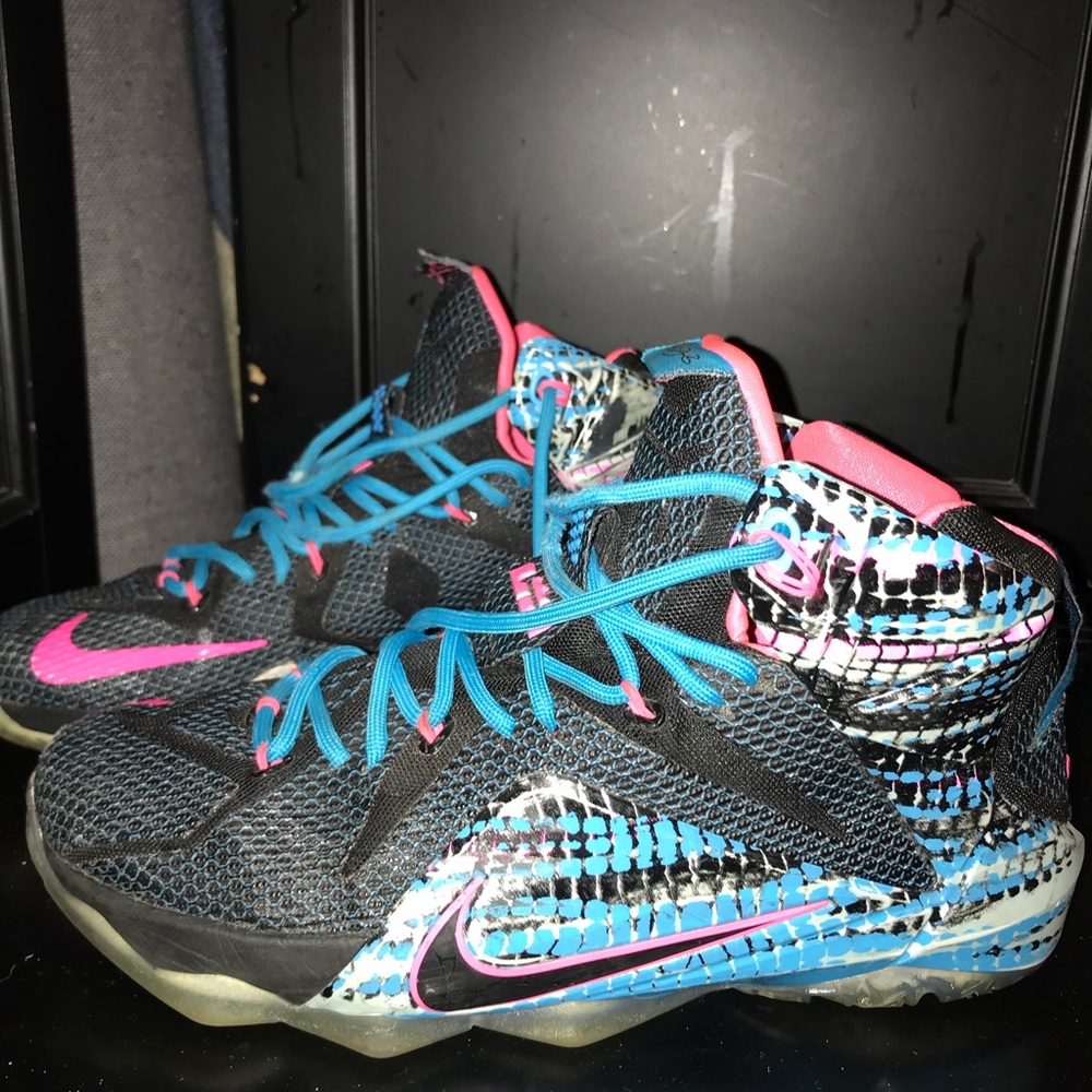 Men’s Nike LeBron 12 chromosone